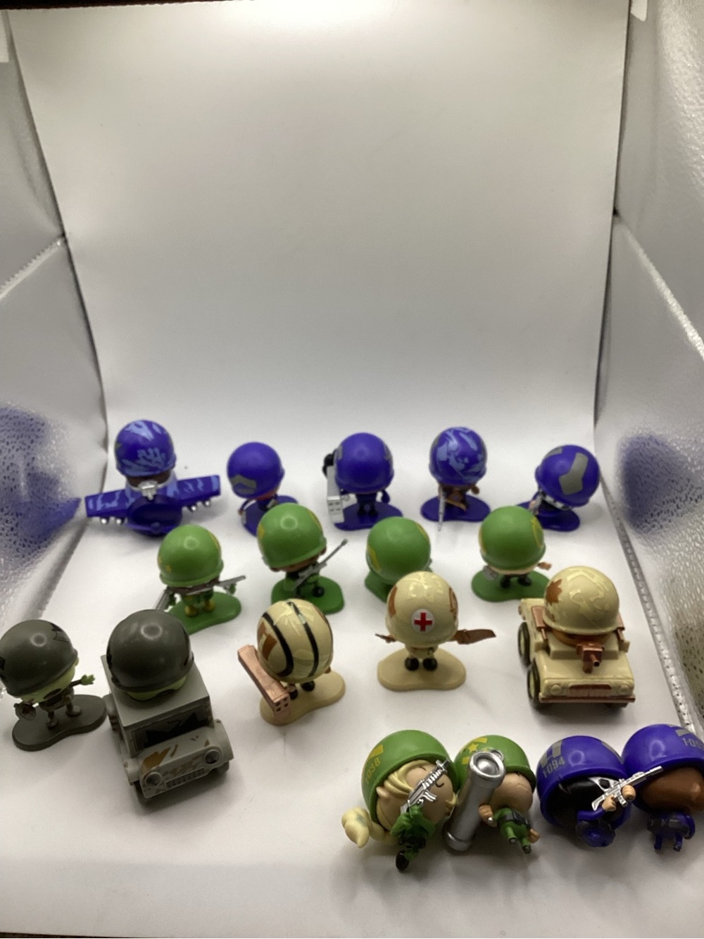 MGA Awesome Little Green Men Military Toy Figures - Green & Blue & tan